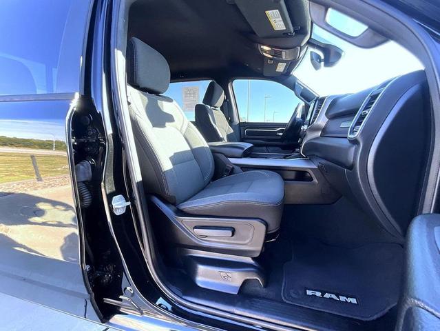 Photo of 2024 Diamond Black Crystal Pearlcoat RAM 1500