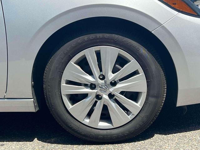 Photo of 2023 Brilliant Silver Metallic Nissan Sentra