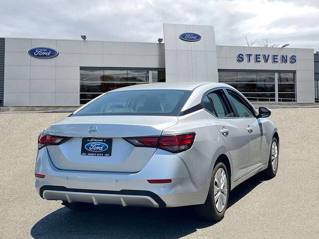 Photo of 2023 Brilliant Silver Metallic Nissan Sentra