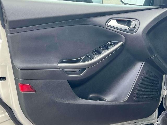 Photo of 2015 Gold Ford Focus