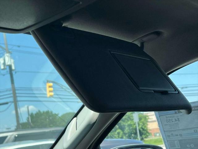 Photo of 2025 Glacier White Nissan Frontier
