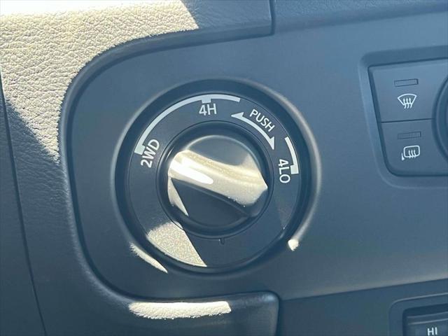 Photo of 2025 Glacier White Nissan Frontier