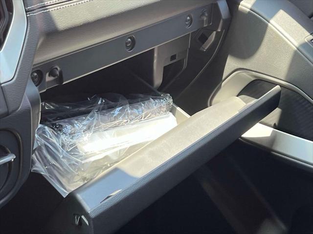 Photo of 2025 Glacier White Nissan Frontier