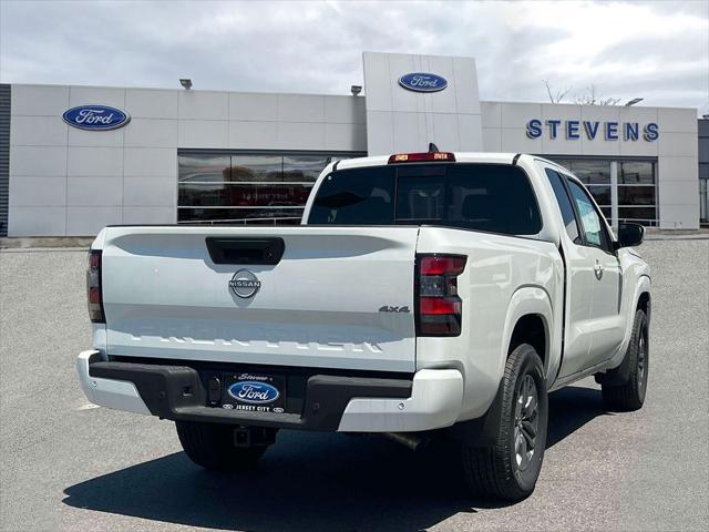 Photo of 2025 Glacier White Nissan Frontier
