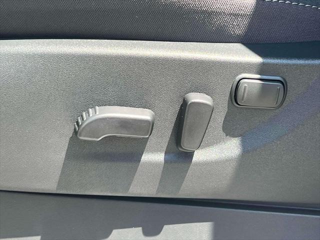 Photo of 2025 Glacier White Nissan Frontier