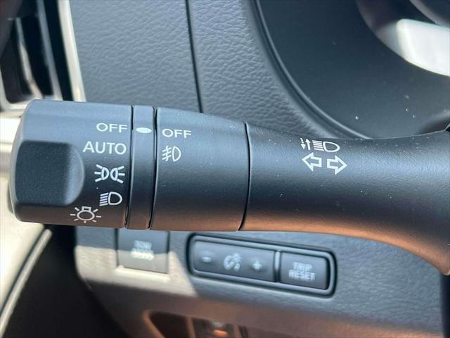 Photo of 2025 Glacier White Nissan Frontier