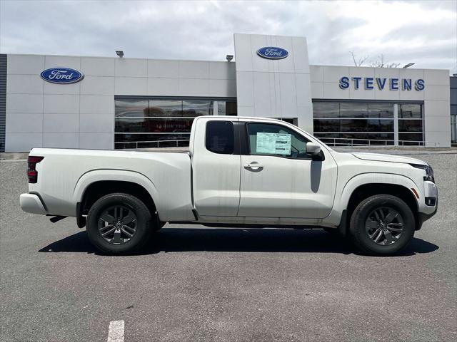 Photo of 2025 Glacier White Nissan Frontier