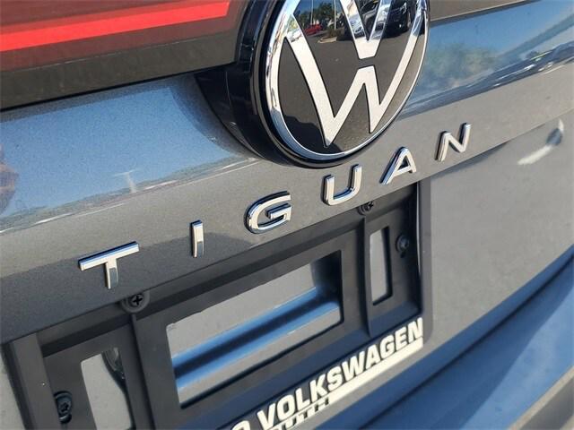 Photo of 2025 Platinum Gray Volkswagen Tiguan