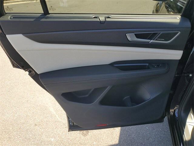 Photo of 2025 Deep Black Pearl Volkswagen Atlas Cross Sport