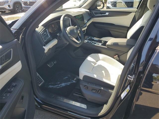 Photo of 2025 Deep Black Pearl Volkswagen Atlas Cross Sport