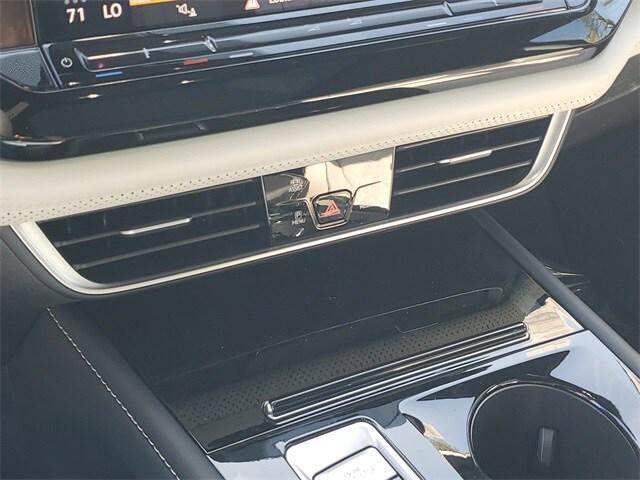 Photo of 2025 Deep Black Pearl Volkswagen Atlas Cross Sport