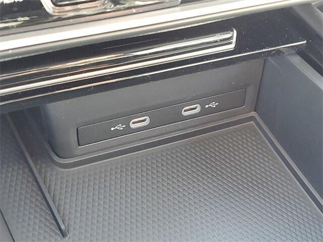Photo of 2025 Deep Black Pearl Volkswagen Atlas Cross Sport