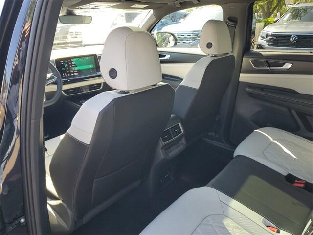 Photo of 2025 Deep Black Pearl Volkswagen Atlas Cross Sport