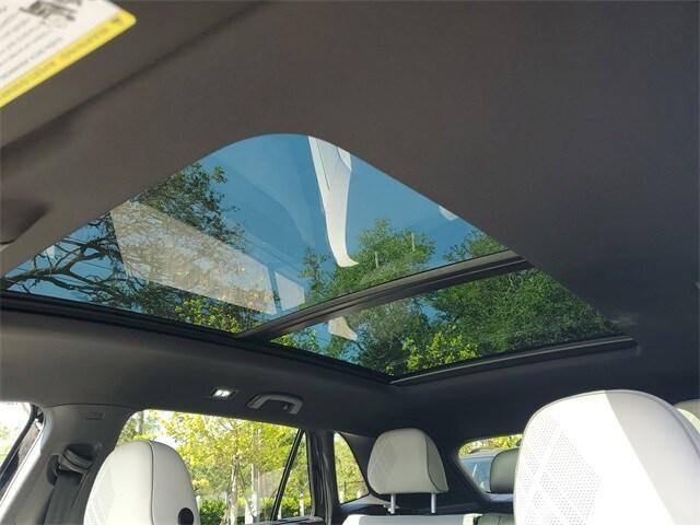 Photo of 2025 Deep Black Pearl Volkswagen Atlas Cross Sport