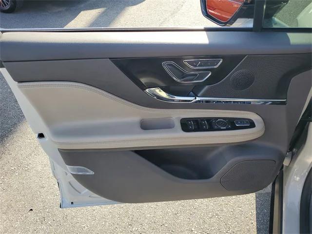 Photo of 2024 Pearl Metallic Lincoln Corsair