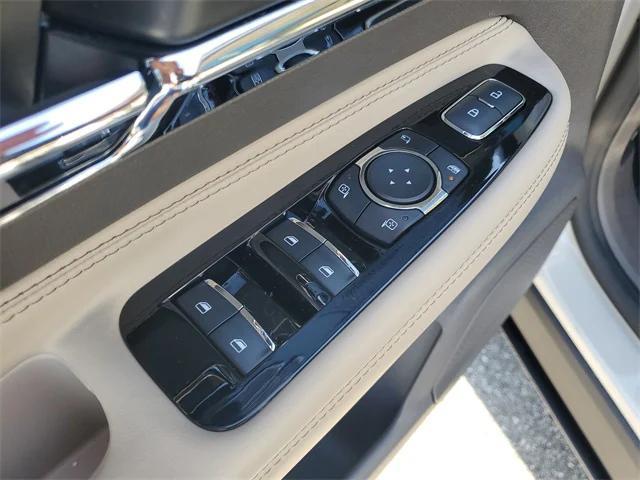 Photo of 2024 Pearl Metallic Lincoln Corsair