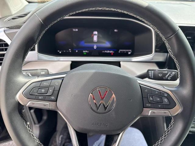 Photo of 2025 Deep Black Volkswagen Taos
