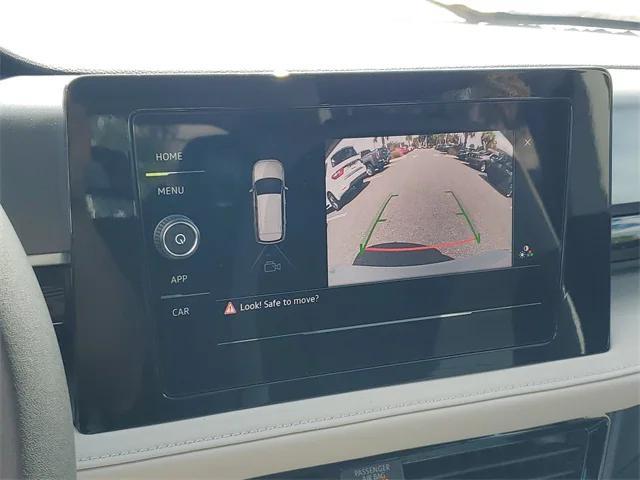 Photo of 2025 Pure White Volkswagen Taos