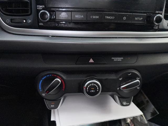 Photo of 2022 Silky Silver Kia Rio