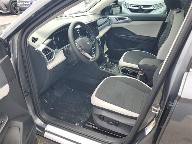 Photo of 2025 Gray Volkswagen Taos