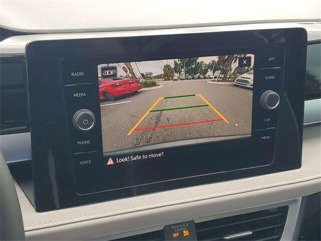 Photo of 2025 Gray Volkswagen Taos