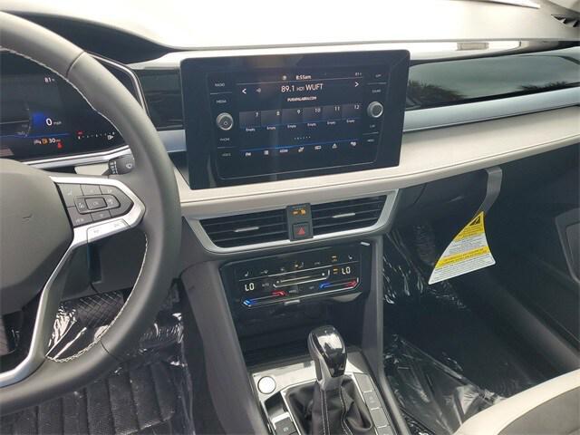 Photo of 2025 Gray Volkswagen Taos