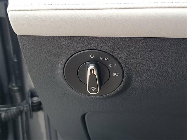 Photo of 2025 Gray Volkswagen Taos