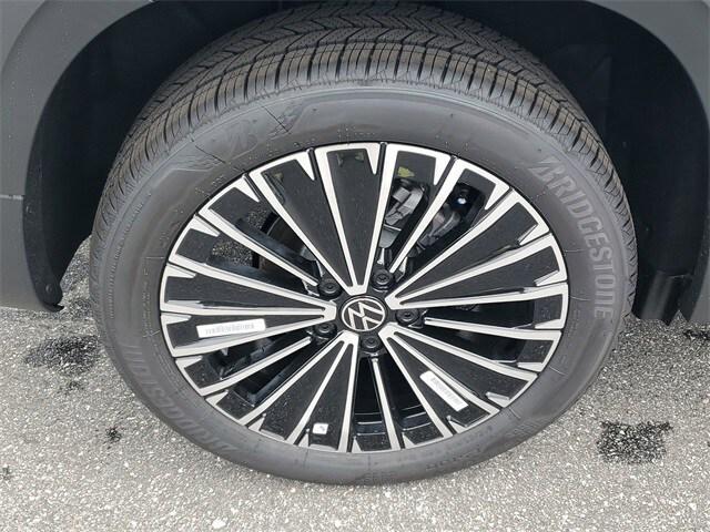 Photo of 2025 Gray Volkswagen Taos