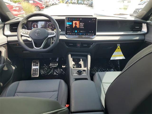 Photo of 2025 Platinum Gray Volkswagen Tiguan