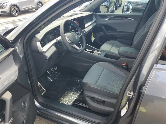 Photo of 2025 Platinum Gray Volkswagen Tiguan