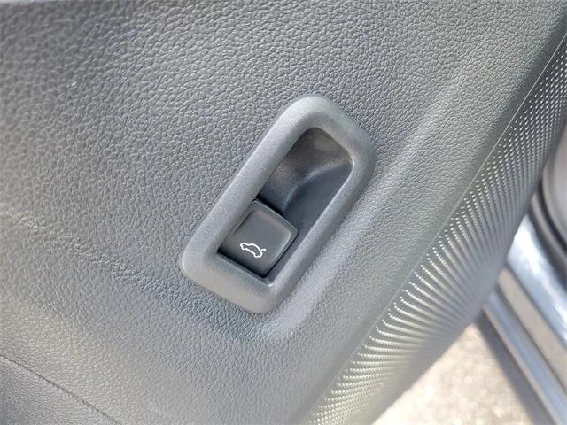 Photo of 2025 Platinum Gray Volkswagen Tiguan