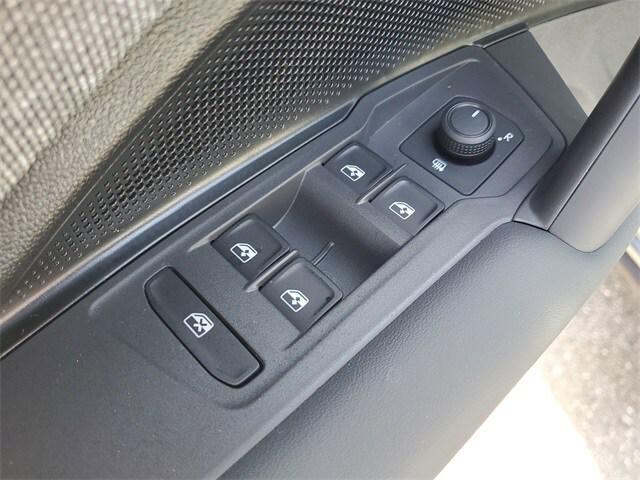 Photo of 2025 Platinum Gray Volkswagen Tiguan