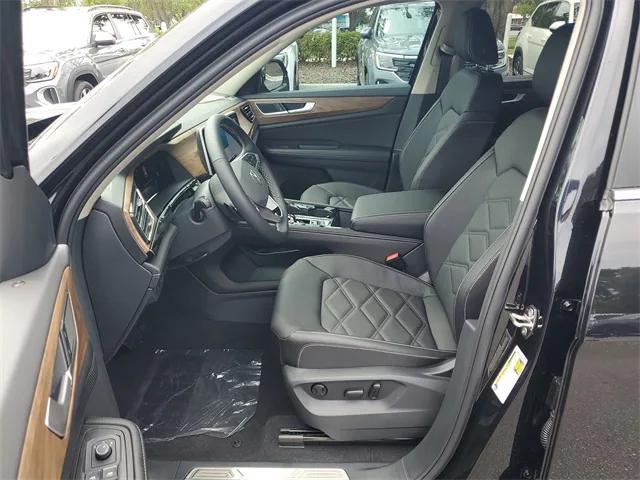 Photo of 2025 Deep Black Pearl Volkswagen Atlas