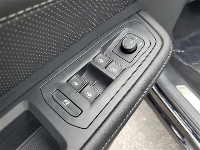Photo of 2025 Deep Black Pearl Volkswagen Atlas