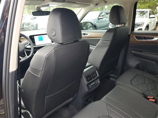 Photo of 2025 Deep Black Pearl Volkswagen Atlas
