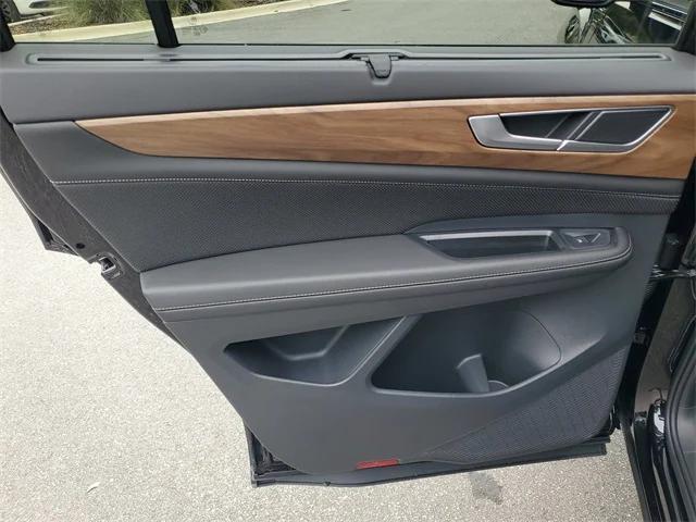Photo of 2025 Deep Black Pearl Volkswagen Atlas