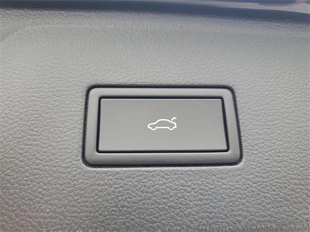 Photo of 2025 Deep Black Pearl Volkswagen Atlas