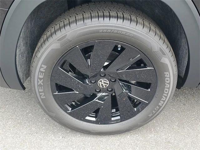 Photo of 2025 Deep Black Pearl Volkswagen Atlas
