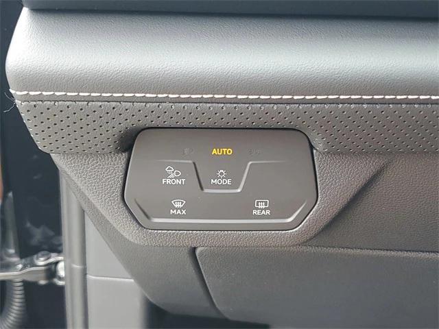 Photo of 2025 Deep Black Pearl Volkswagen Atlas