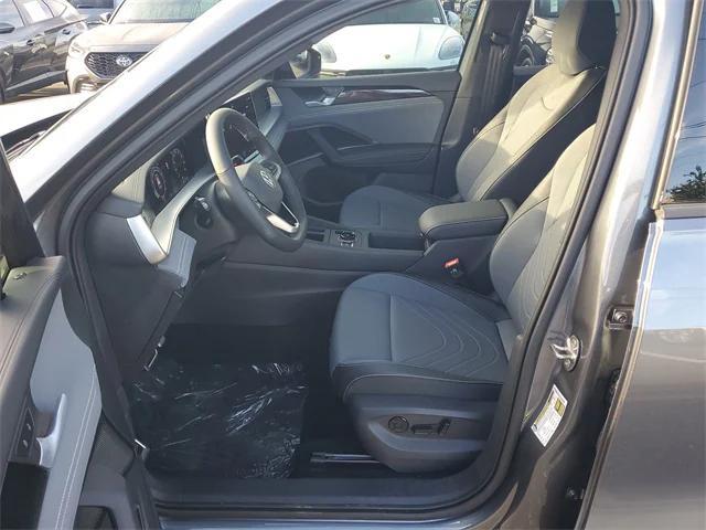 Photo of 2025 Platinum Gray Volkswagen Tiguan