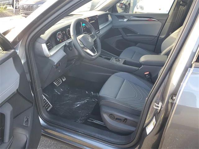 Photo of 2025 Platinum Gray Volkswagen Tiguan