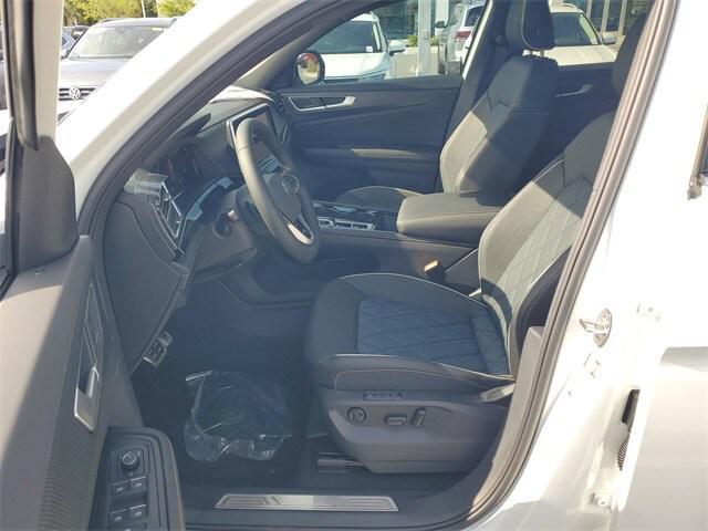 Photo of 2025 Opal White Pearl Volkswagen Atlas Cross Sport