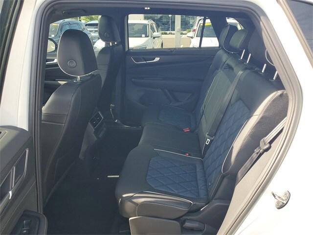Photo of 2025 Opal White Pearl Volkswagen Atlas Cross Sport