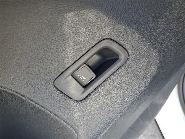 Photo of 2025 Opal White Pearl Volkswagen Atlas Cross Sport