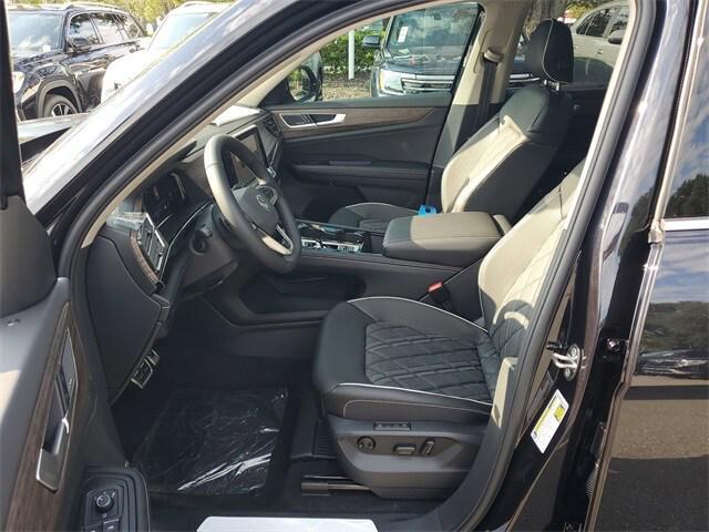 Photo of 2026 deep black pearl Volkswagen Atlas