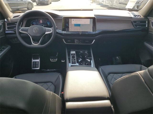 Photo of 2026 deep black pearl Volkswagen Atlas