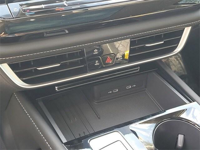 Photo of 2026 deep black pearl Volkswagen Atlas