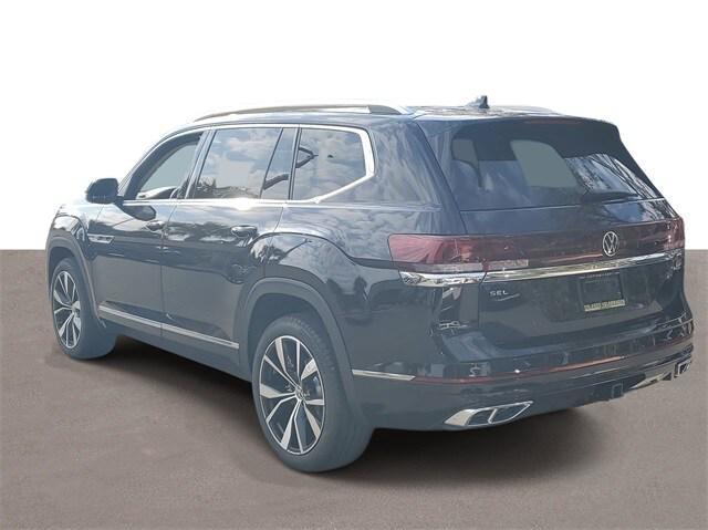 Photo of 2026 deep black pearl Volkswagen Atlas