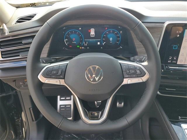 Photo of 2026 deep black pearl Volkswagen Atlas