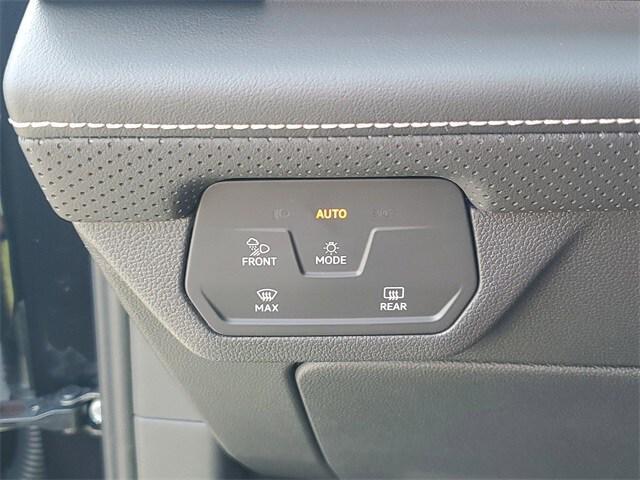 Photo of 2026 deep black pearl Volkswagen Atlas